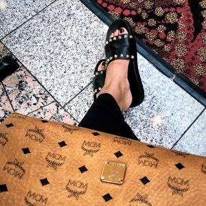 EUC 💯 MCM Large Essentials  Leather Hobo